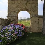 Della Torre *