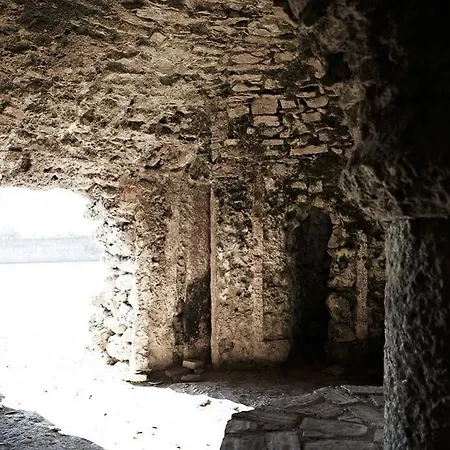 Della Torre