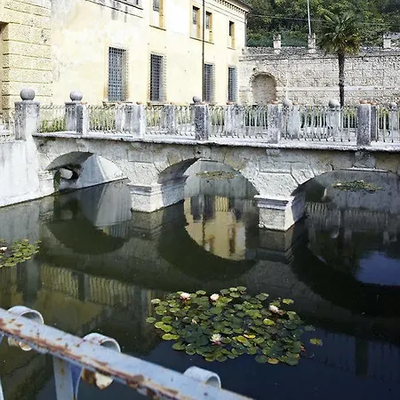 Della Torre *
